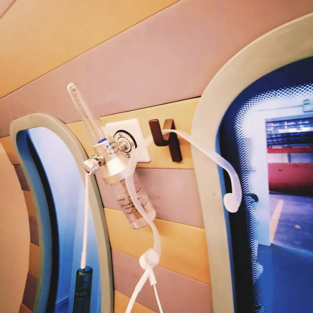 Anke - Space-Themed Biplace Rigid Hyperbaric Chamber (2.0 ATA)